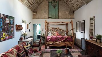 Suite | Minibar, insonorización, wifi gratis y decoración personalizada