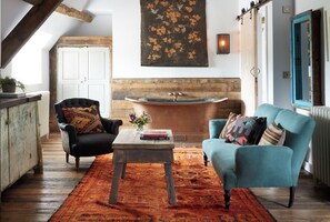 Minibar, individuelt dekorert, individuelt innredet og lydisolert