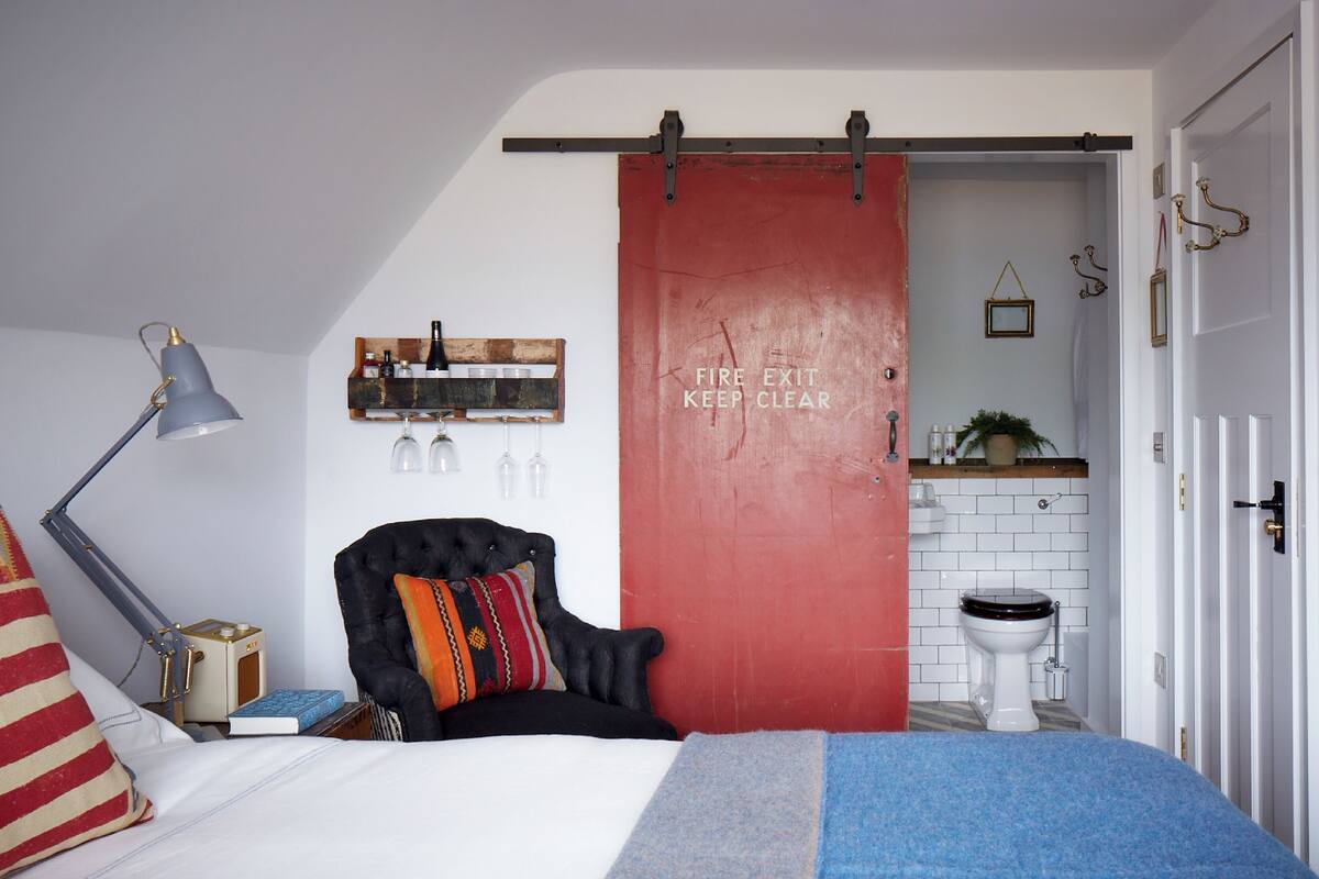 Minibar, soundproofing, WiFi (free), individually decorated