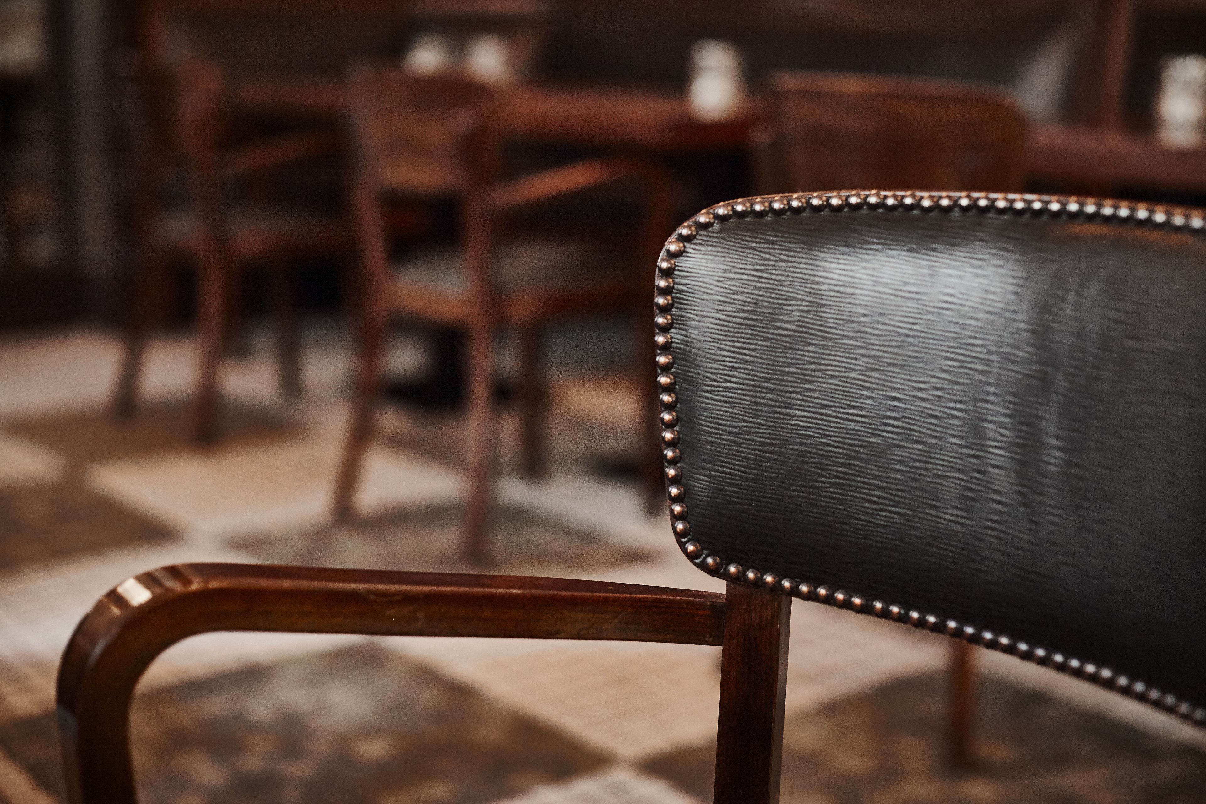 lunch, dinner, brunch served; international cuisine