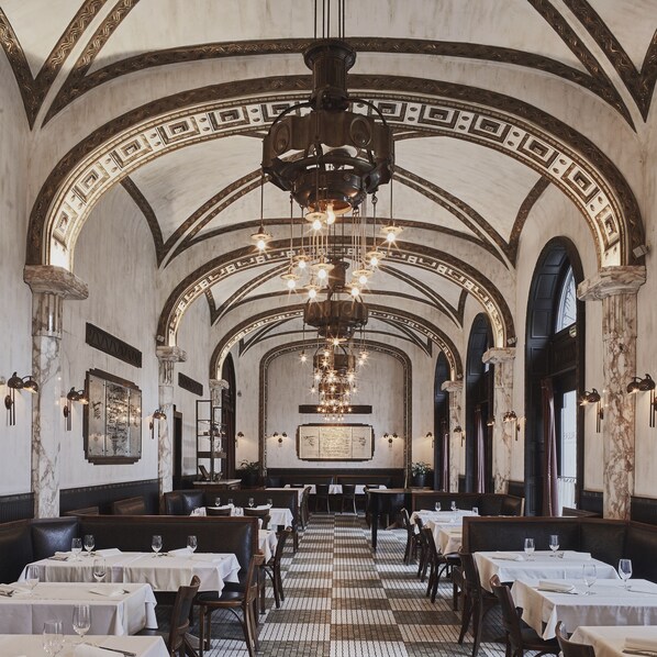 Lunch, dinner, brunch served; international cuisine - Callas House (Budapest)