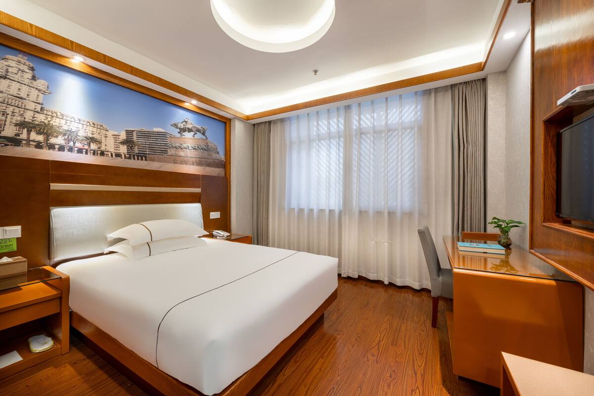Quarto solteiro standard, 1 cama de casal | Cofres nos quartos, escrivaninha, cortinas blackout