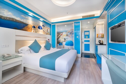 Yiwu Baide Theme Hotel