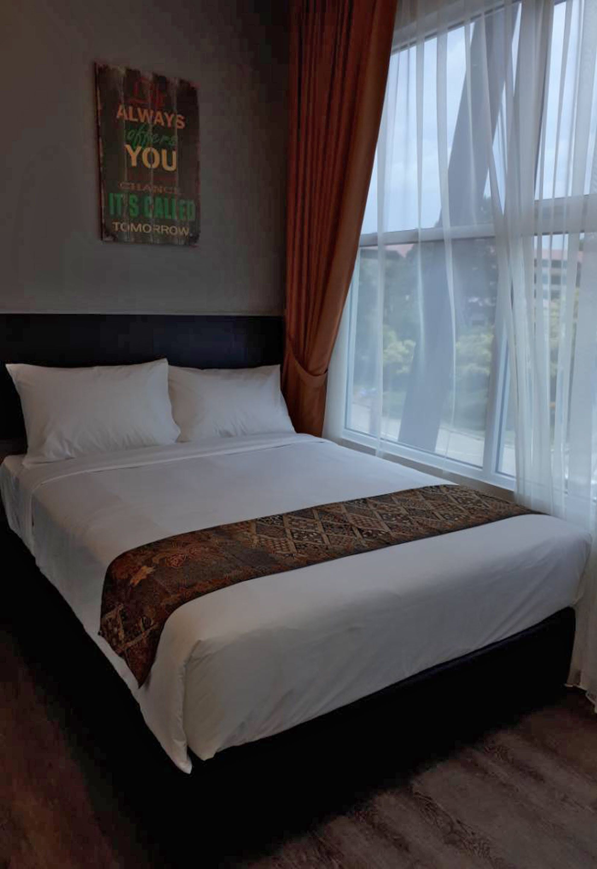 superior room, 1 queen bed | iron/ironing board, free wifi, bed sheets, wheelchair access