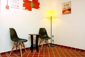 Televisión LCD de 32 pulgadas con canales vía satélite y televisión