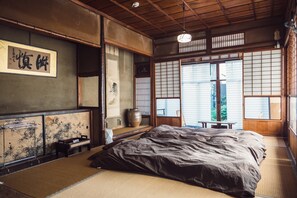 Traditional Room, Garden View | Minibar, in-room safe, individually decorated, individually furnished - Guest House Saika-an (Maizuru)