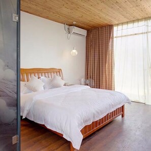 Family Suite, Balcony(Chinese Citizen Only) | Desk, blackout drapes, free WiFi