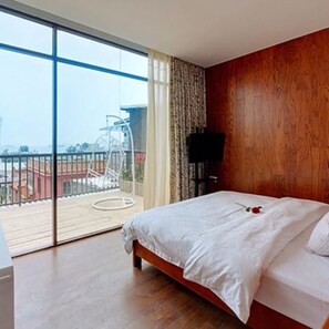Deluxe Double Room, Balcony(Chinese Citizen Only) | Desk, blackout drapes, free WiFi