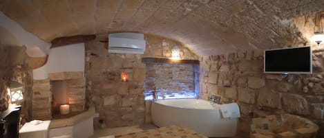 Appartement Duplex Romantique (Vico Amalfitana 47) | Bain à remous privé