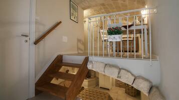 Romanttinen paritalo (Vico Amalfitana 47) | Oleskelualue | Taulutelevisio