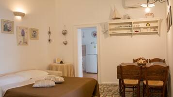 Panoraamahuoneisto, terassi, merinäköala (Chiasso Cacace 8) | Oleskelualue | Taulutelevisio