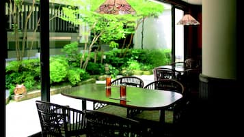 4 restaurantes; se sirven desayunos