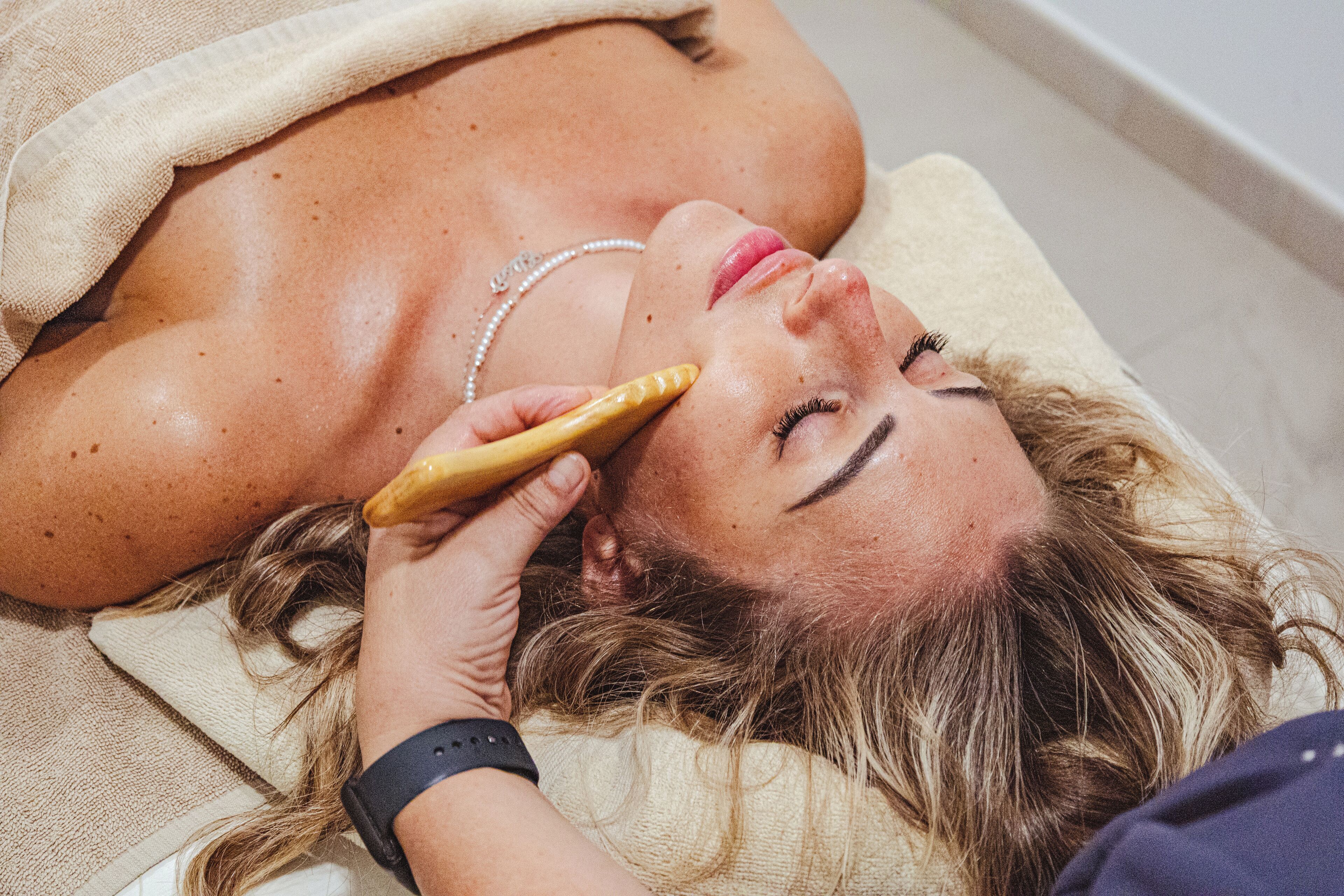 sauna, hot tub, steam room, body treatments, aromatherapy, body wraps