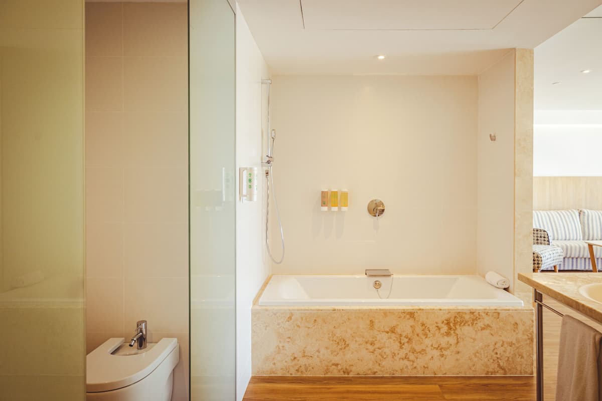 suite, private pool (adults only) | bathroom | shower, eco-friendly toiletries, hair dryer, towels