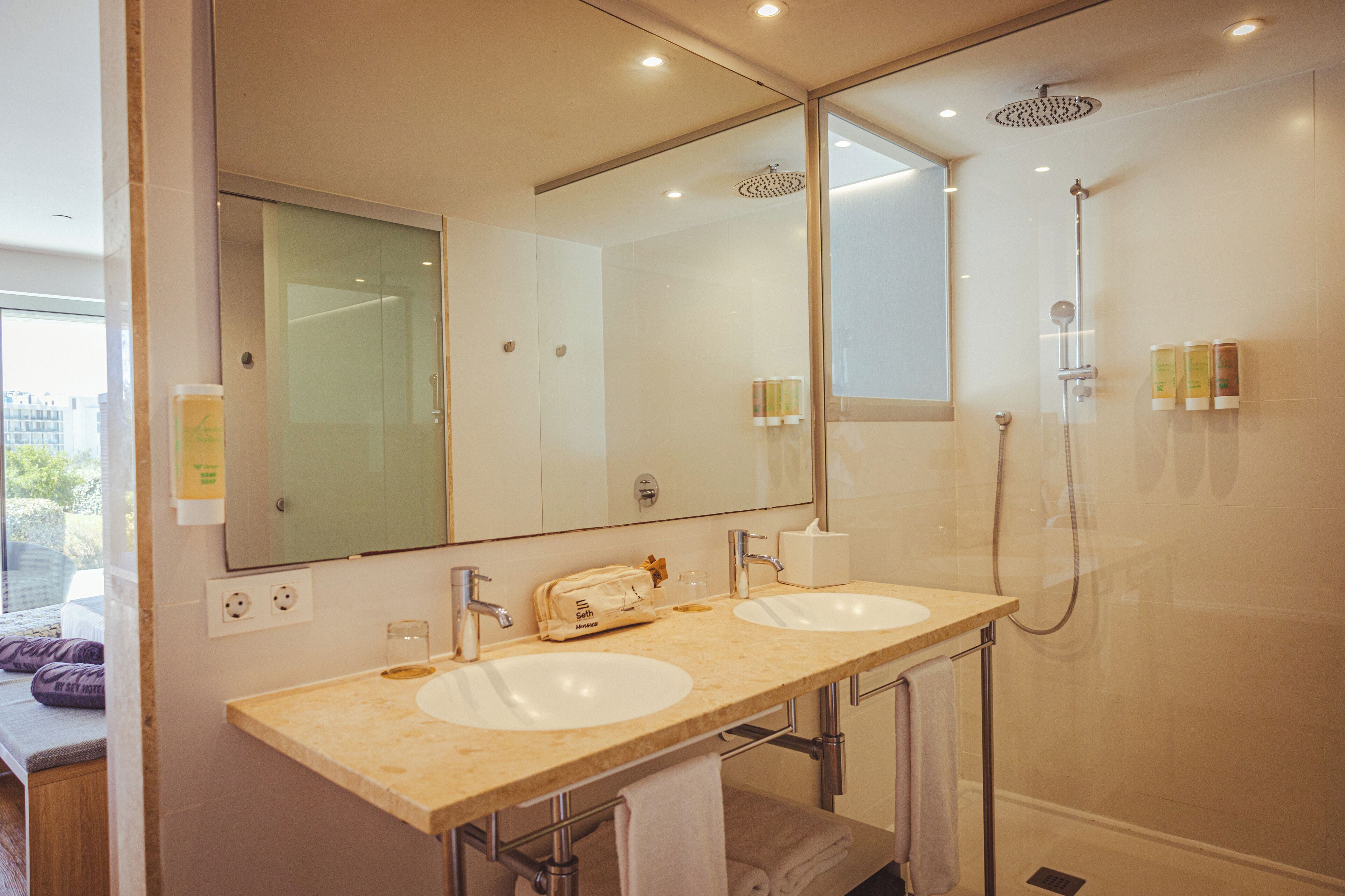 suite, private pool (adults only) | bathroom | shower, eco-friendly toiletries, hair dryer, towels