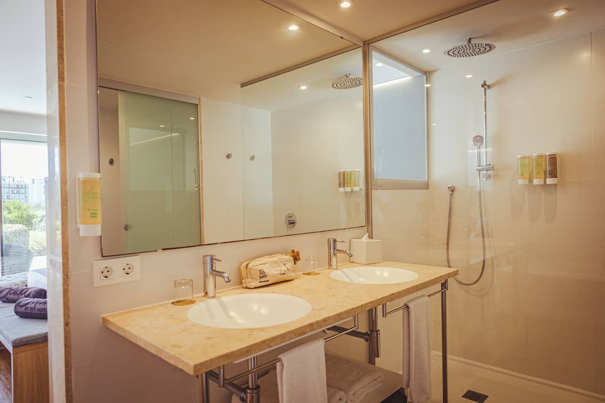 suite, private pool (adults only) | bathroom | shower, eco-friendly toiletries, hair dryer, towels