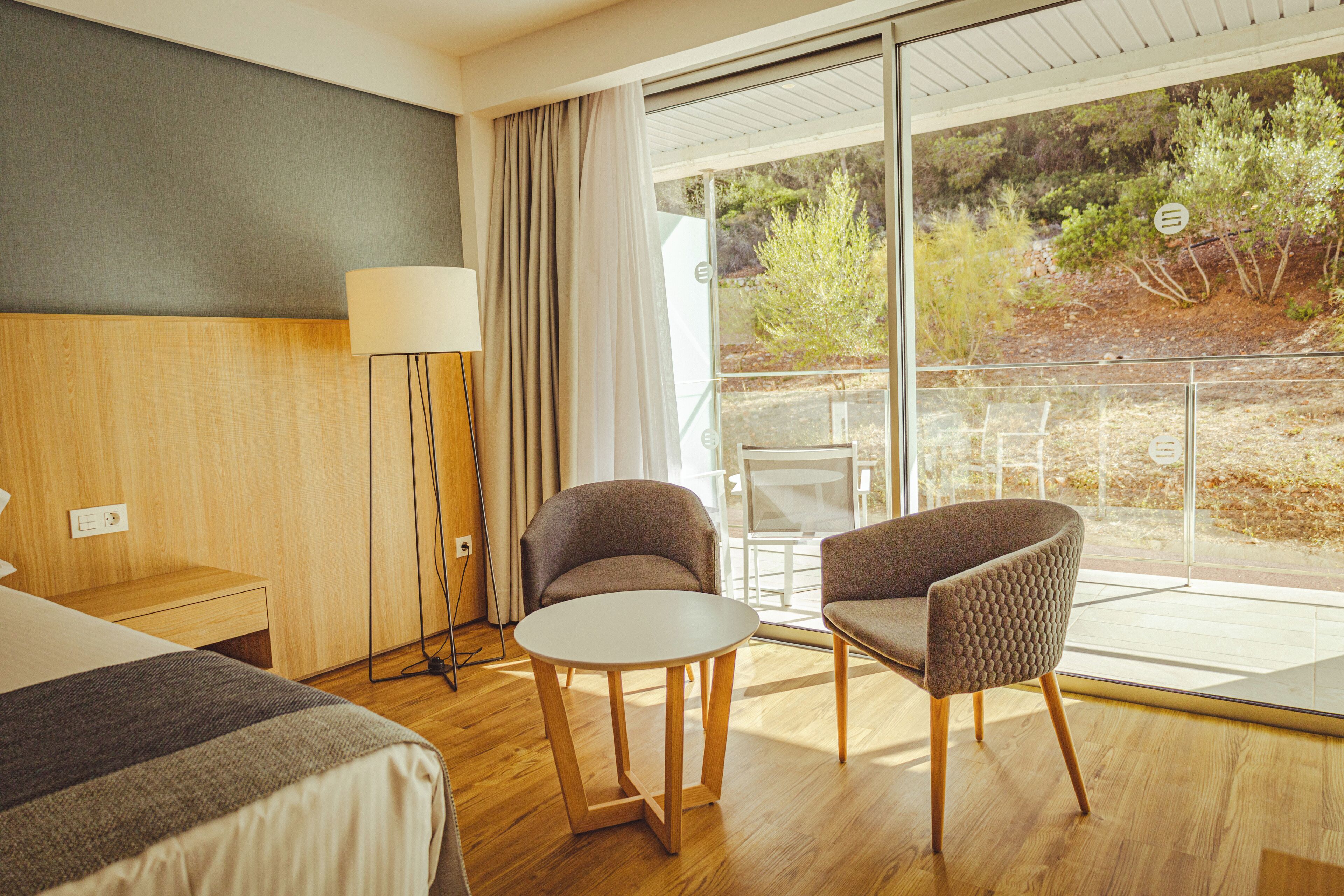 standard double room, balcony | 1 bedroom, minibar, in-room safe, desk