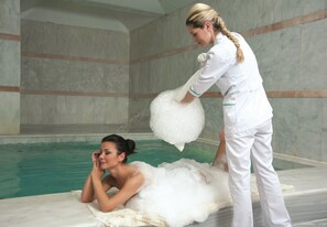 土耳其浴、美體療程、身體去角質、臉部療程、美甲與護足