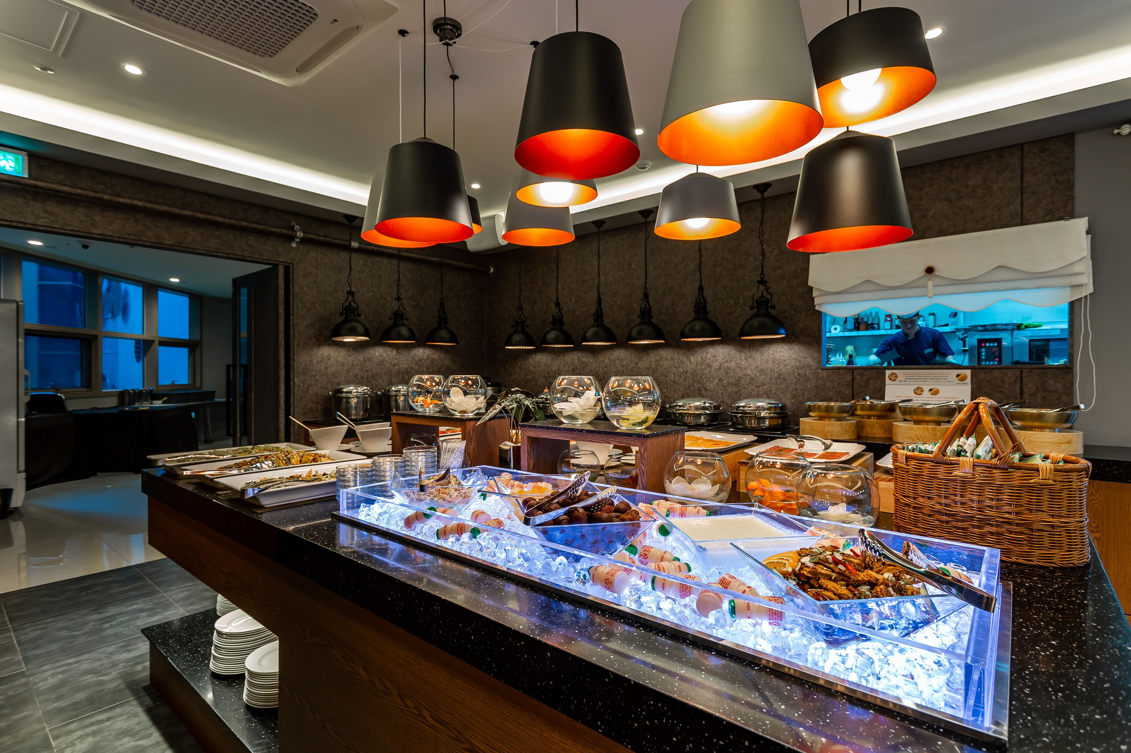 daily full breakfast (krw 22000 per person)