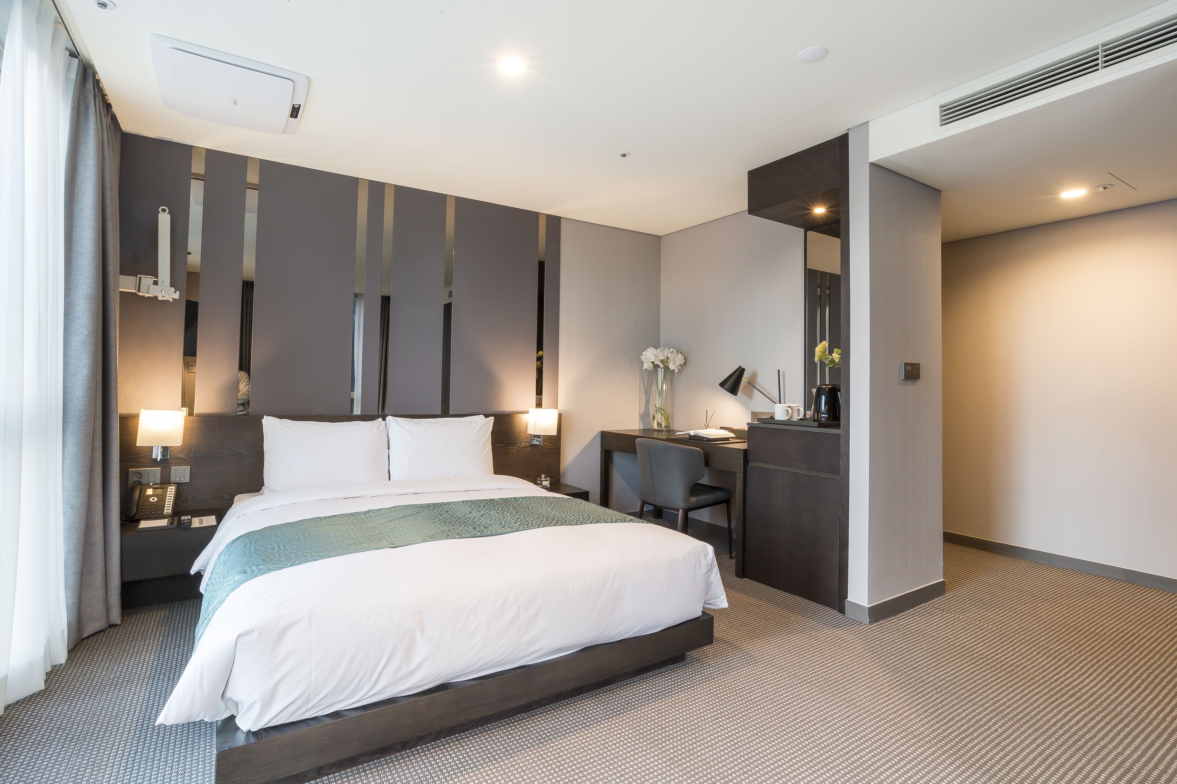 premier double room, 1 queen bed | in-room safe, desk, blackout curtains, soundproofing