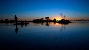 Hồ bơi ngoài trời, ghế dài tắm nắng