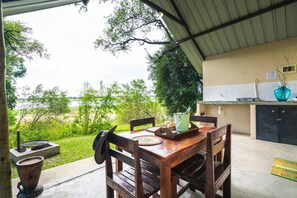 In-room safe, desk, bed sheets - Caprivi Mutoya Lodge & Campsite (Katima Mulilo)