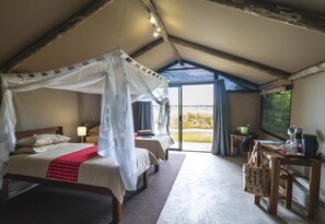 In-room safe, desk, bed sheets - Caprivi Mutoya Lodge & Campsite (Katima Mulilo)