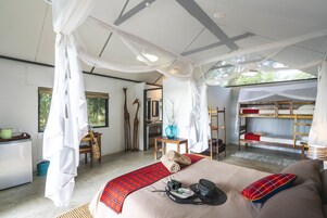 In-room safe, desk, bed sheets