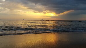 On the beach, water skiing - Jellyfish Hostel (Pattaya)