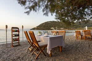 Breakfast, lunch and dinner served - Selvi Beach Hotel (Bodrum)