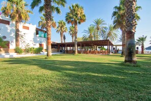Garden - Selvi Beach Hotel (Bodrum)