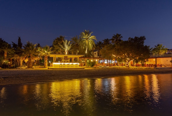 Cocktail bar, beach views, open daily