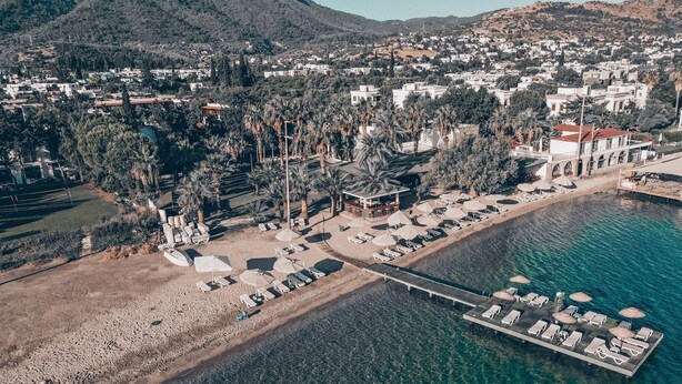 Private beach, sun-loungers, beach umbrellas - Selvi Beach Hotel (Bodrum)