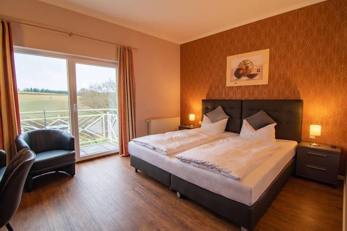 In-room safe, desk, soundproofing, cribs (surcharge)