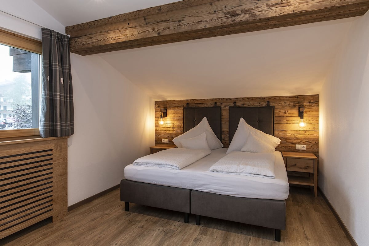 Double Room | Desk, laptop workspace, cribs/infant beds, free WiFi