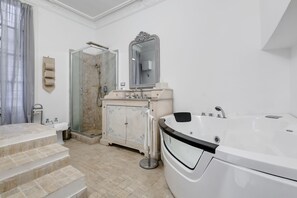 Apartment, 1 Bedroom, Jetted Tub | Jetted bathtub - Colonna Suite - Spanish Steps Suite & Spa (Rome)