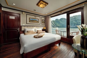 Suite with Balcony | Hypo-allergenic bedding, minibar, individually decorated - Swan Cruises Halong (Ha Long)
