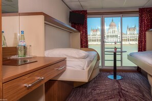 デラックス ダブルまたはツインルーム シングルベッド 2 台 | セーフティボックス (室内)、デスク、WiFi (無料)