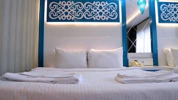 Deluxe Double Room | Minibar, in-room safe, desk, blackout curtains
