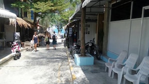 Unclassified image, 2 of 20, button - Funny Moon Hostel (Ko Pha-ngan)