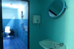 Free WiFi, bed sheets - Funny Moon Hostel (Ko Pha-ngan)