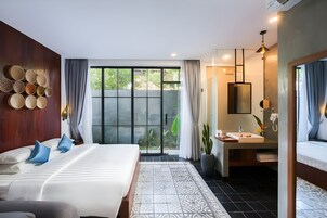 Deluxe Double Room, Balcony | Premium bedding, minibar, in-room safe, blackout drapes