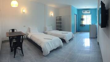 Standard Twin Room | Desk, free WiFi