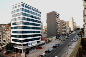 A modern building with a glass facade and a sign reading "BLU SKY". - Blu Sky Hotel (Maputo)