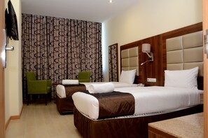 In-room safe, desk, soundproofing, free WiFi - Blu Sky Hotel (Maputo)