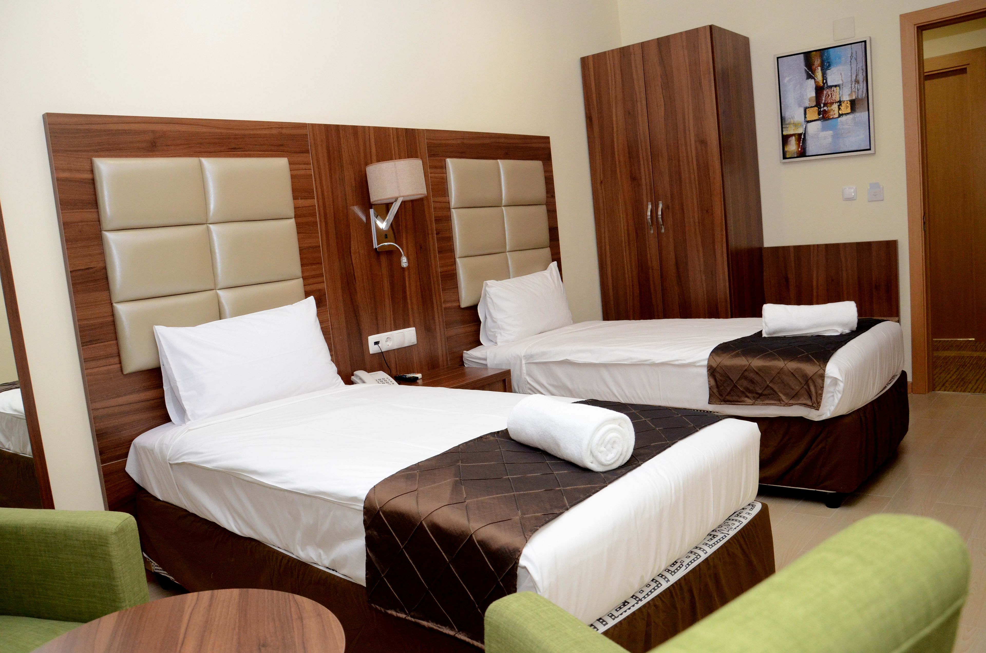 twin room | in-room safe, desk, soundproofing, free wifi