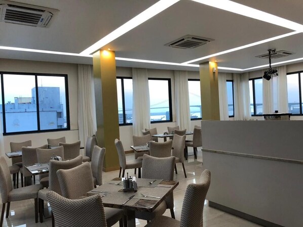 Restaurant - Blu Sky Hotel (Maputo)