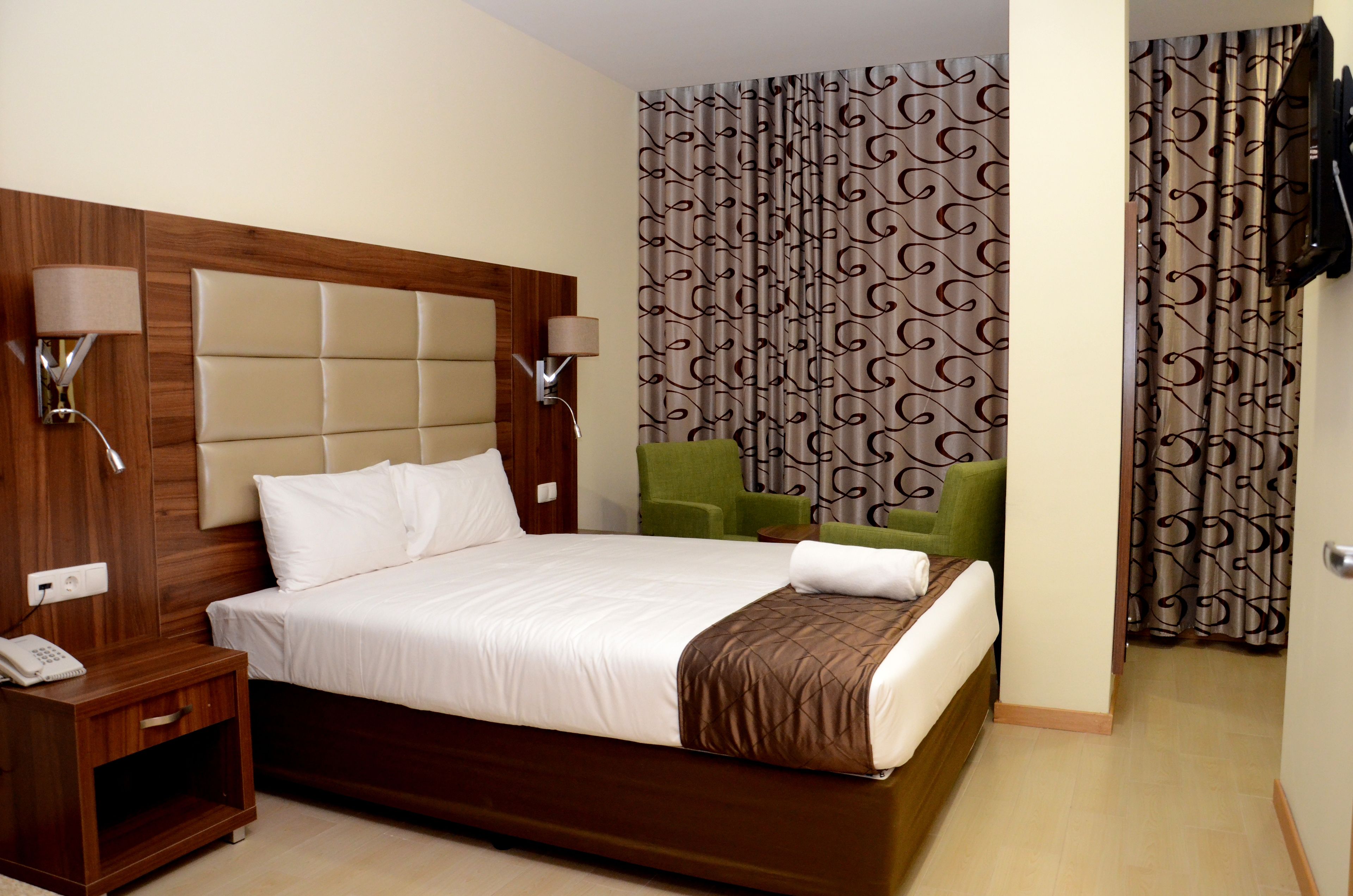 standard double room | in-room safe, desk, soundproofing, free wifi