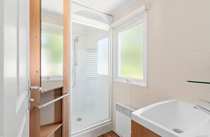 Standard, 2 Bedrooms | Bathroom | Shower - First Camp Lilleby (Torslanda)