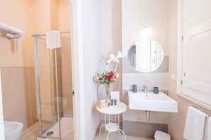 Executive Room, 1 Bedroom | Bathroom | Shower, rainfall showerhead, free toiletries, hair dryer